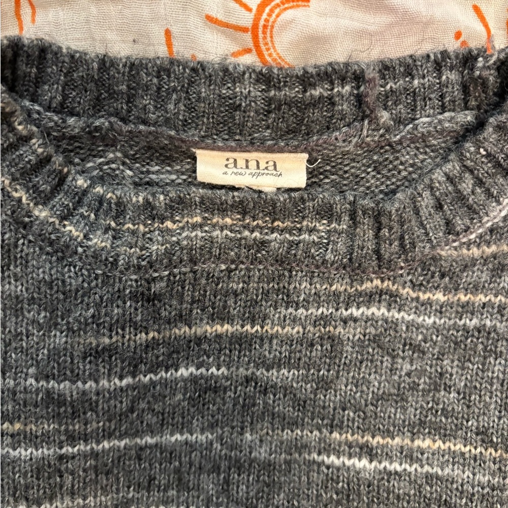 a.n.a Gray Crewneck Sweater for Women 🌻